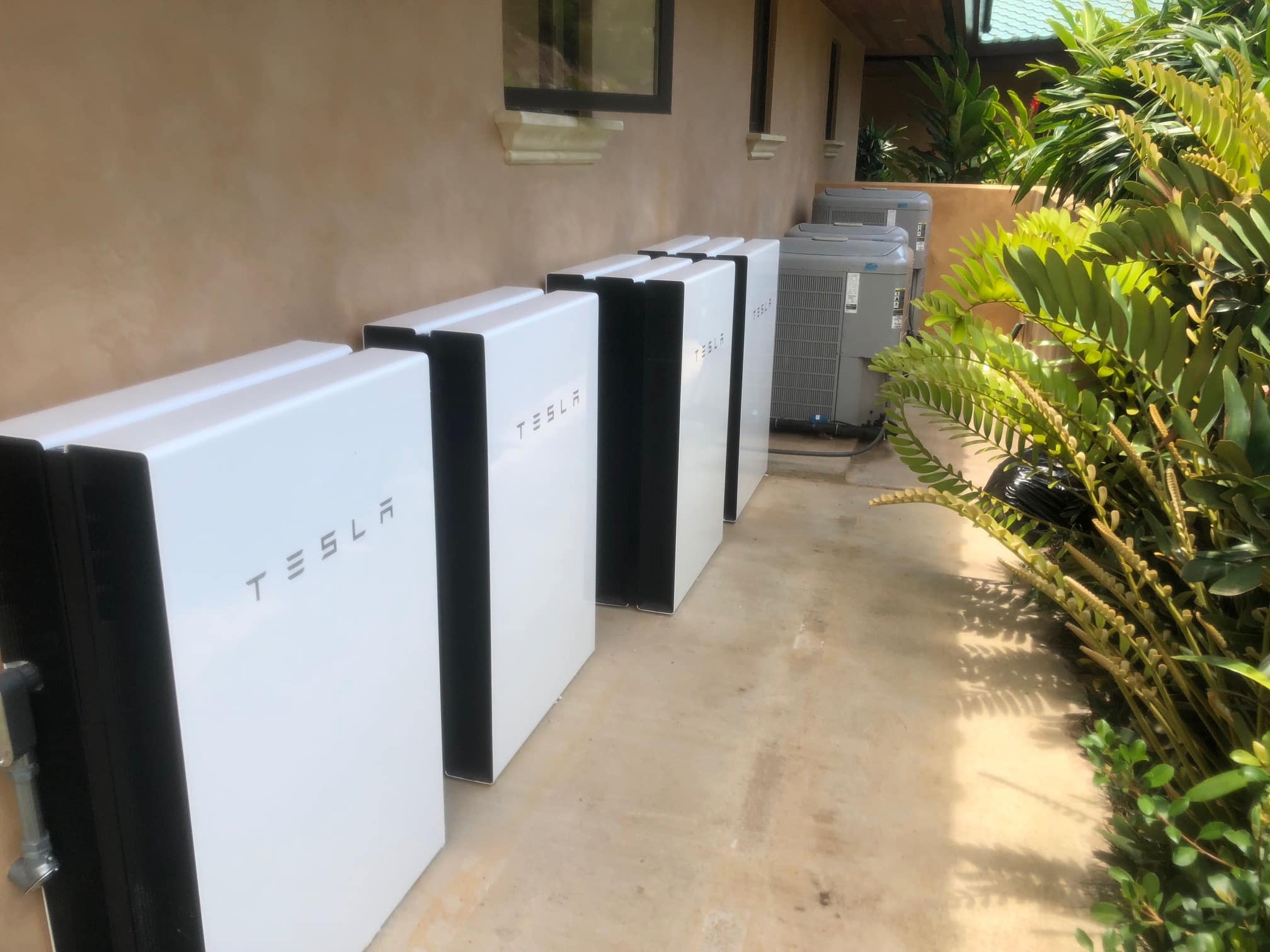 solar battery backup tesla